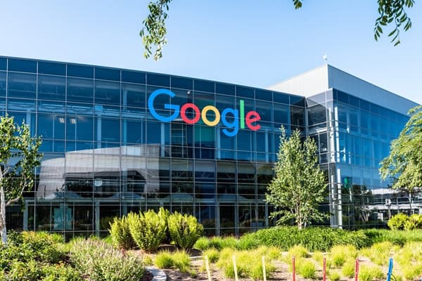 Google's Pichai Praises Ive-OpenAI AI Hardware Deal
